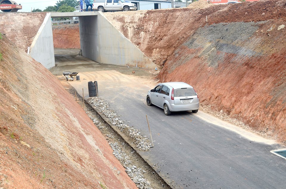 Um Tunel Sera Construido Para Atravessar Uma Montanha