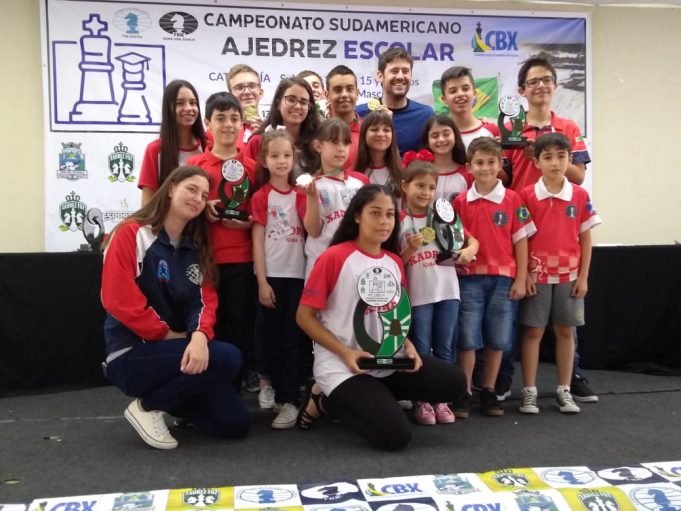 Searaense é Campeã Sul Americana de Xadrez Escolar sub 13 – Serviços de  Seara