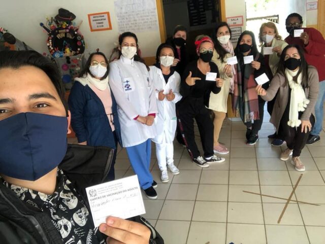 Los profesores de Angelo Zanellato se vacunan en la escuela