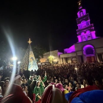Natal Encantado: Içara inicia celebrações com praça lotada