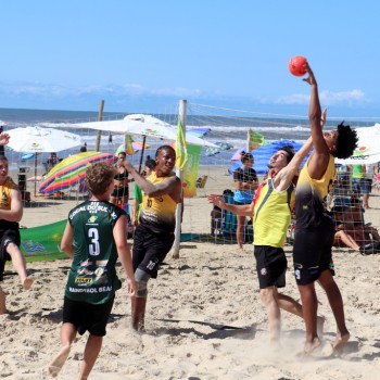 Adas/FME Içara no pódio do handebol de areia que movimentou a orla do Balneário Rinção