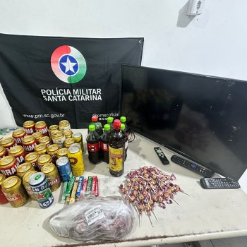 Polícia Militar prende homem por furto e recupera objetos na orla de Balneário Arroio do Silva