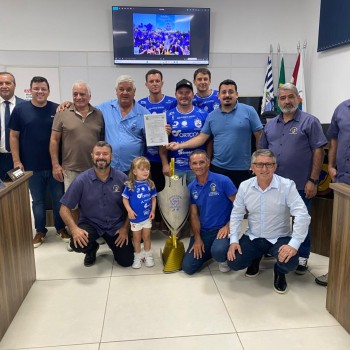 Câmara de Vereadores homenageia E.C. Praia pelo título do Praião 2026