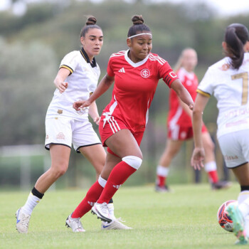 Meninas Carvoeiras estreiam com derrota no Brasileirão Sub-20