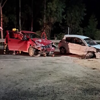 Acidente de trânsito mobiliza bombeiros e SAMU e deixa feridos em Lauro Müller