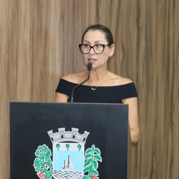 Vereadora Elisângela Zanolli solicita reinstalação de placas de trânsito no Centro de Içara