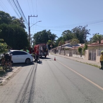 Colisão entre carro e moto deixa dois feridos em Tubarão