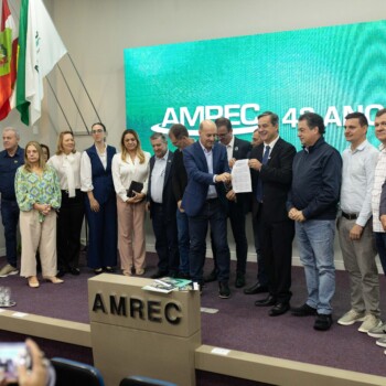 Amrec celebra 43 anos com agenda regional e compromisso com o Sul