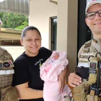 (vídeo) Criança com apenas um dia de vida engasga e é salva por PMRv de Cocal do Sul