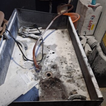 Funcionários controlam incêndio em oficina mecânica em Forquilhinha