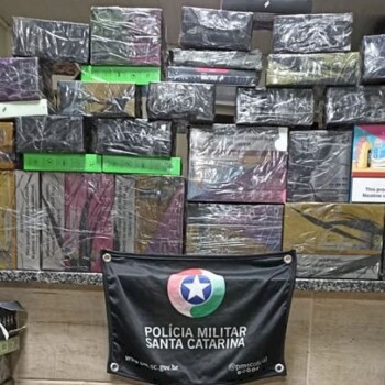 CPMRv apreende cigarros eletrônicos e mercadorias irregulares em ônibus na SC-155