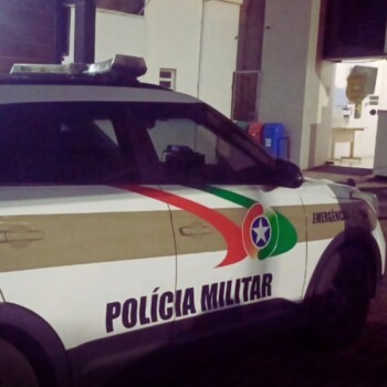 Americano é preso após tentativa de roubo, ameaças e oferta de dinheiro a policiais