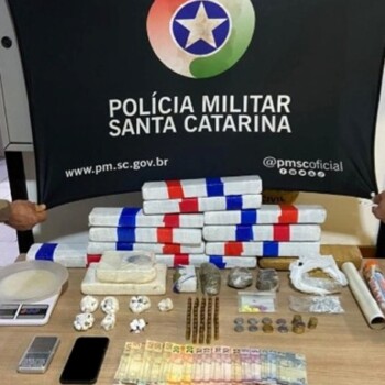 Mulher é presa com drogas e munições após denúncia em Passo de Torres
