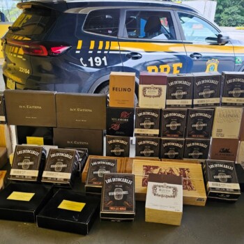 (vídeos) Fiscalização na BR-101 apreende quase 300 garrafas de vinho argentino importados irregularmente