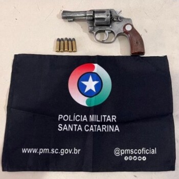 Adolescente é apreendido com revólver durante abordagem em Sombrio