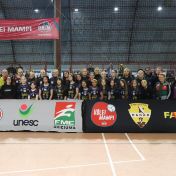 Meninas das escolinhas de voleibol Farben/ADR recebem uniformes da temporada 2026