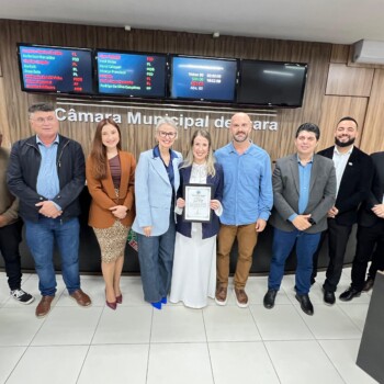 Pesquisadora da Unesc recebe moção do Poder Legislativo de Içara