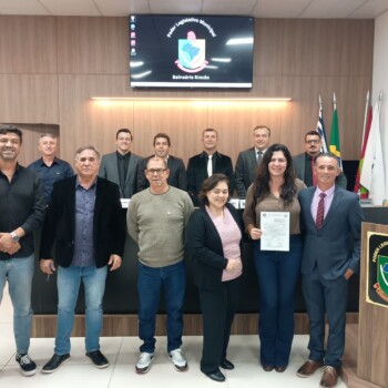 Escola Melchíades celebra 72 anos com homenagens na Câmara de Vereadores