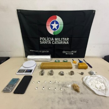 Operação da PM e K9 desmantela ponto de tráfico; suspeito consegue escapar