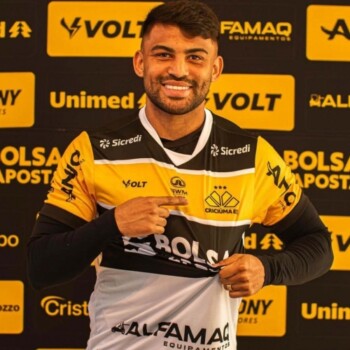 Tigre apresenta oficialmente o meio campista Ronald