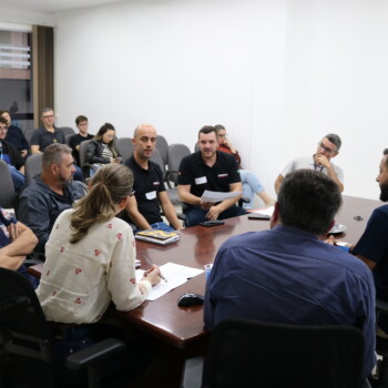 Problemas na Rodovia Francisco João Luiz apontados em reunião no Legislativo devem ser sanados