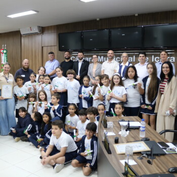 Moções de congratulações pelas conquistas na OBAFOG são entregues no Legislativo