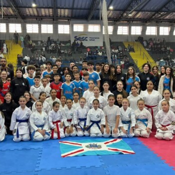 Içara se destaca no Campeonato Catarinense Escolar de Karatê com 69 medalhas