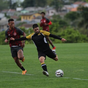 Manhã de reapresentação no CT Antenor Angeloni. 