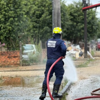 CBMSC atuando na limpeza pós chuvas