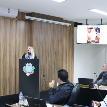 Álbum de figurinhas transforma história de Içara em aprendizado para estudantes