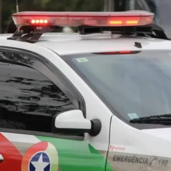 Homem é preso após agredir e ameaçar a esposa em Criciúma