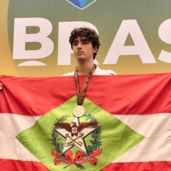 Atleta de Içara, João Vitor Salvador é campeão brasileiro estudantil e vai representar o Brasil no Mundial de Karatê