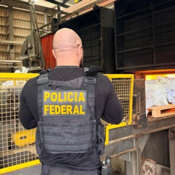 (Vídeos) PF incinera 2,2 toneladas de drogas em Santa Catarina