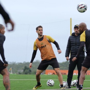 Criciúma recebe o América MG no Majestoso nesta segunda-feira