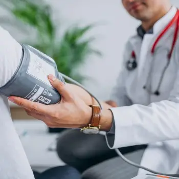 Dia Mundial da Saúde Digestiva: especialista orienta sobre sinais de alerta e cuidados preventivos