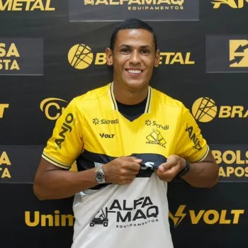 Bruno Alves é apresentado oficialmente no C.E.C.
