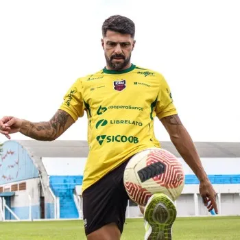 Içara lança novas camisas inspiradas no penta da Seleção Brasileira