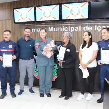 Bombeiros recebem moções por atendimento em parto emergencial em Içara