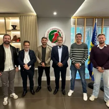 Representantes do Içara visitam a Federação pensando na migração ao futebol profissional