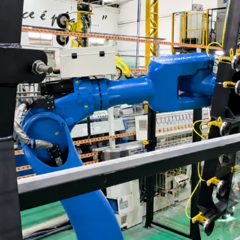 Atom Robótica amplia eficiência no manuseio industrial de vidros com inovação