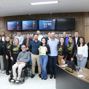 Escola Municipal Maria Arlete Bitencourt Lodetti na tribuna do Legislativo