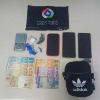 PM fecha ponto de tráfico em Orleans e prende dois suspeitos
