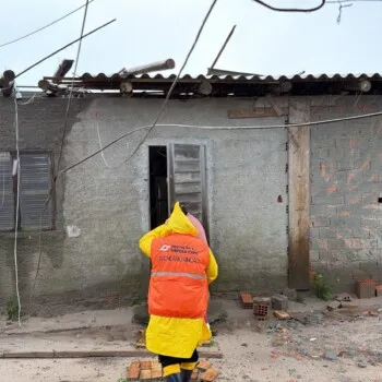 Equipes municipais mobilizam-se para atender ocorrências causadas por fortes chuvas