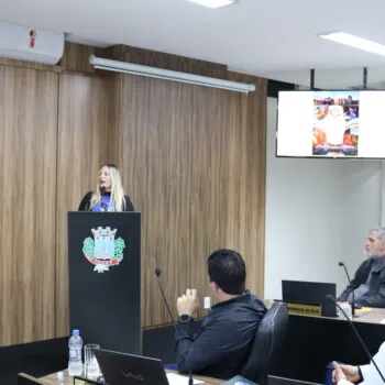 Álbum de figurinhas transforma história de Içara em aprendizado para estudantes